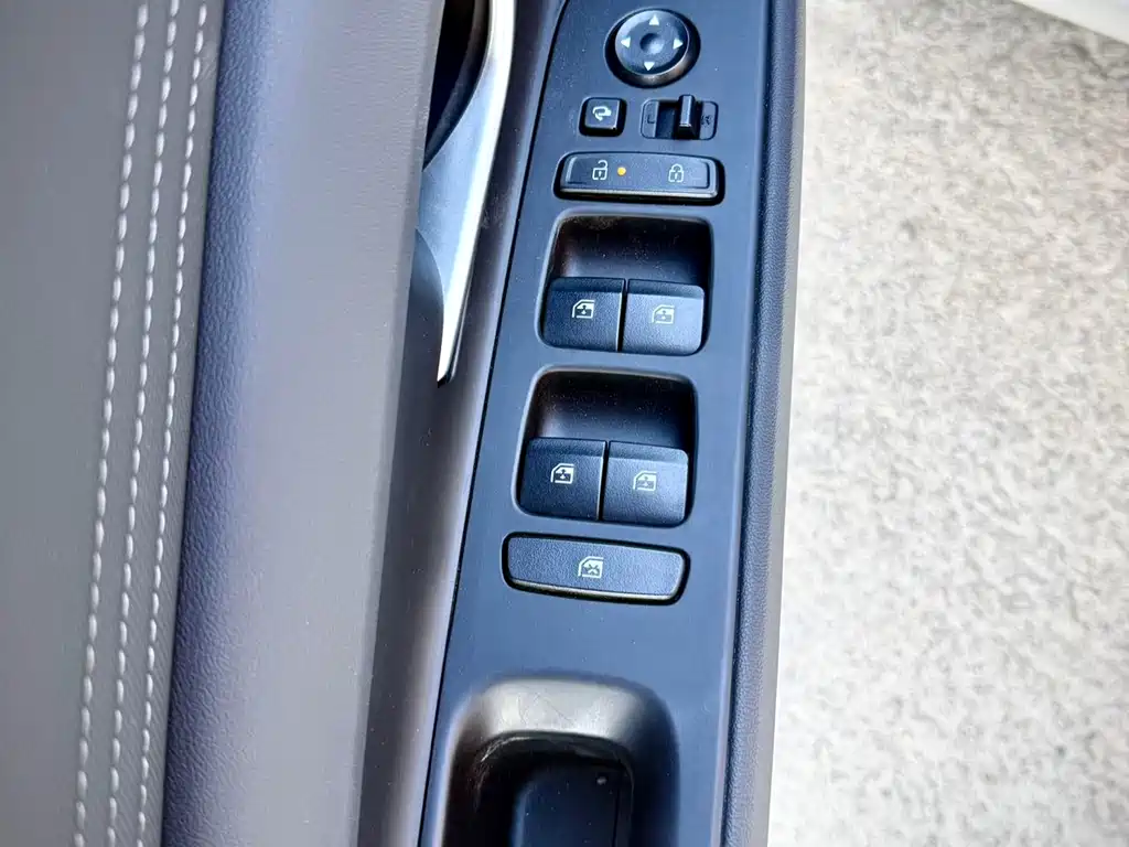 Elantra 2023 1.5L CVT LUX Premium Edition купить на сайте DeffCars