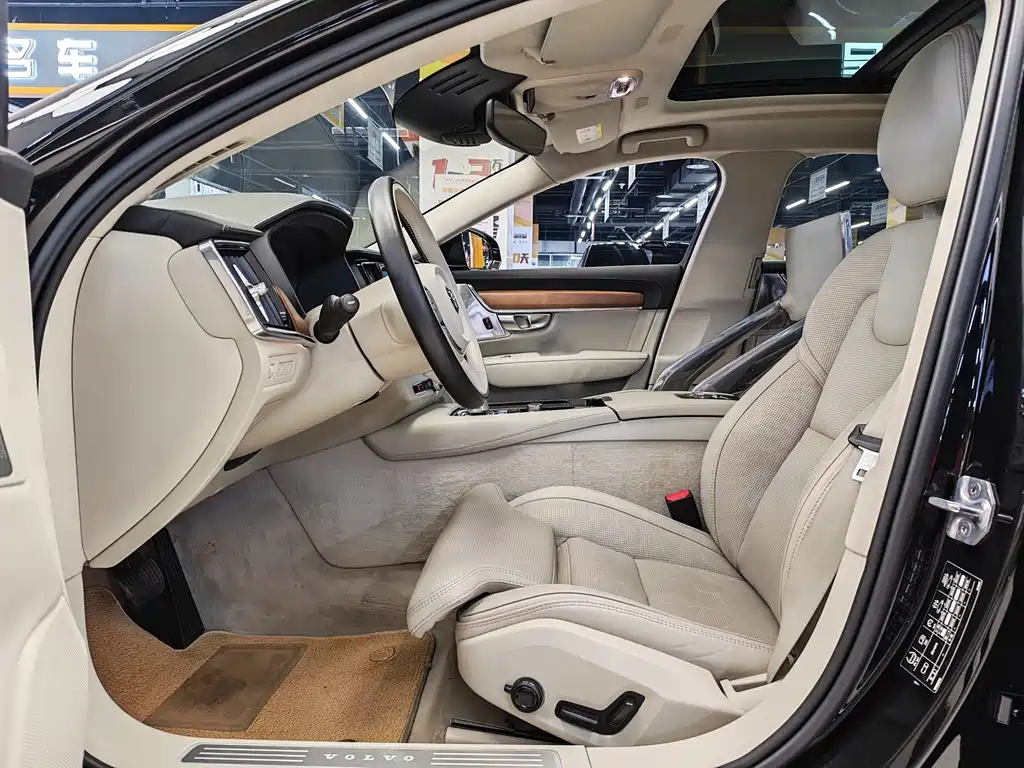 Volvo S90 Plug-in Hybrid 2019 T8 E-Drive Hybrid Honor Edition 3 Seats National VI купить на сайте DeffCars