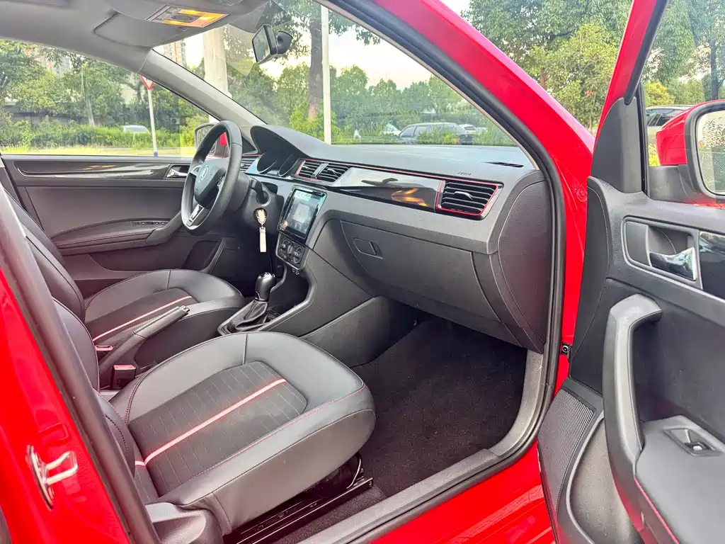 Xindong (Rapid Spaceback) 2020 1.5L automatic comfort version купить на сайте DeffCars