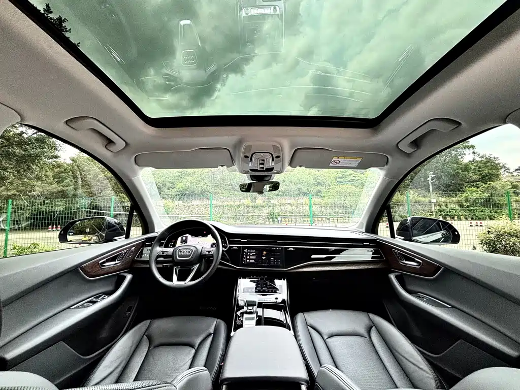 Audi Q7 2022 55 TFSI quattro S line Sporty купить на сайте DeffCars