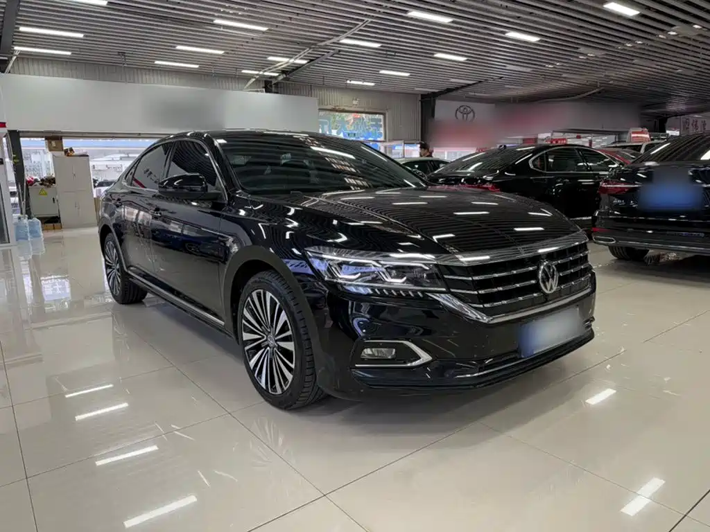 Passat 2019 330TSI Premium Edition National V купить на сайте DeffCars