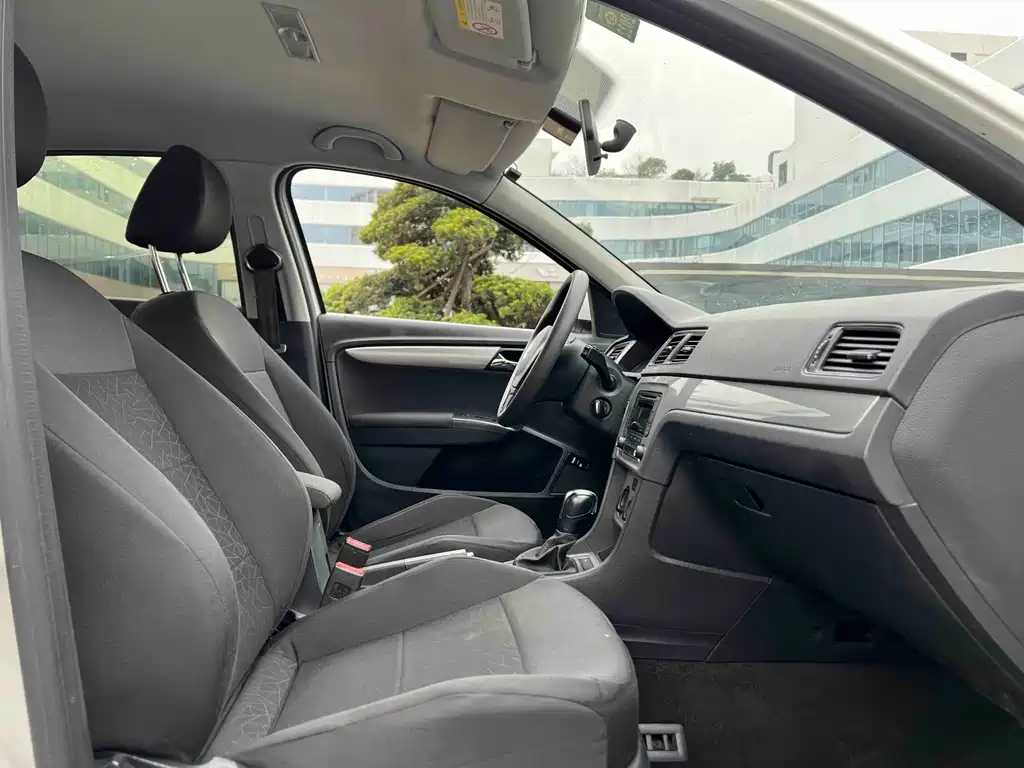 Lavida 2013 facelift classic 1.6L automatic fashion version купить на сайте DeffCars