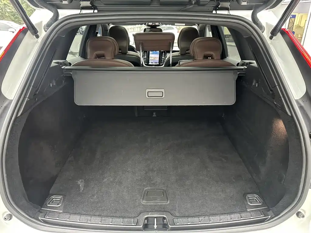 Volvo XC60 2025 B5 four-wheel drive Zhiyi Luxury Edition купить на сайте DeffCars