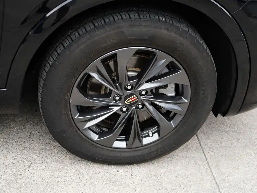 Hongqi HS5 2023 2.0T Qixiang Pro version купить на сайте DeffCars