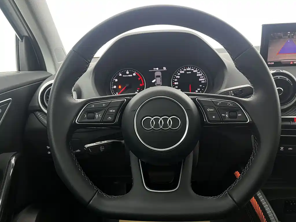 Audi Q2L 2023 35TFSI fashionable and dynamic купить на сайте DeffCars