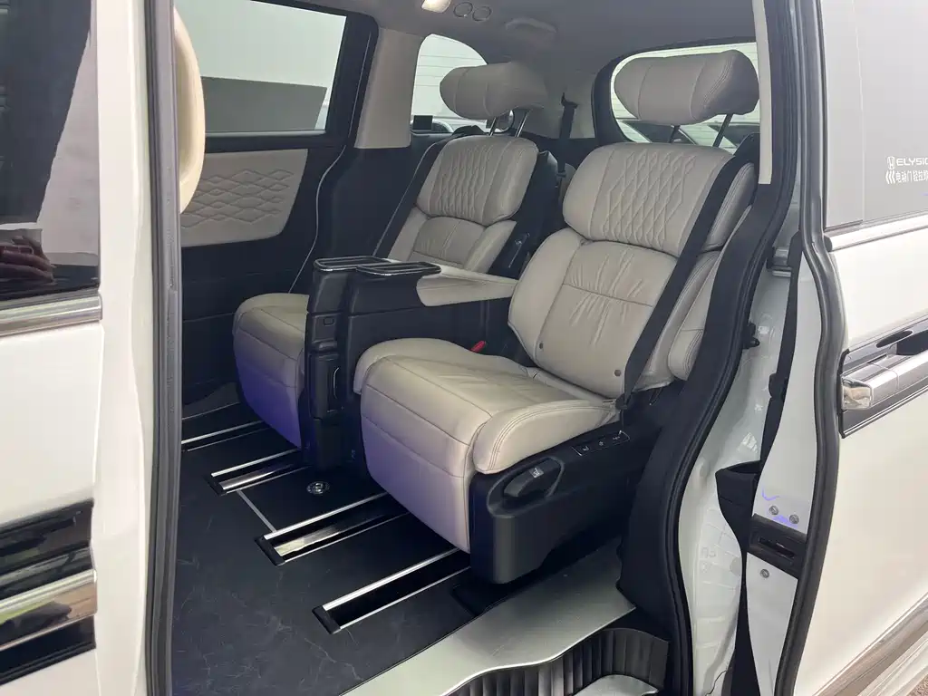 Alison 2022 2.0L e:HEV Luxury First Edition купить на сайте DeffCars