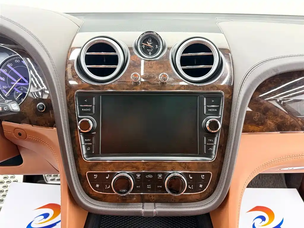 Bentayga 2016 6.0T Standard Edition купить на сайте DeffCars