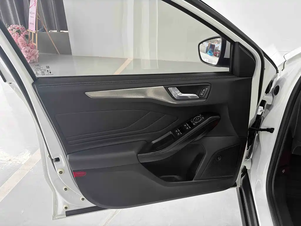 Focus 2021 Sedan EcoBoost 180 Automatic NeochaEDGE купить на сайте DeffCars