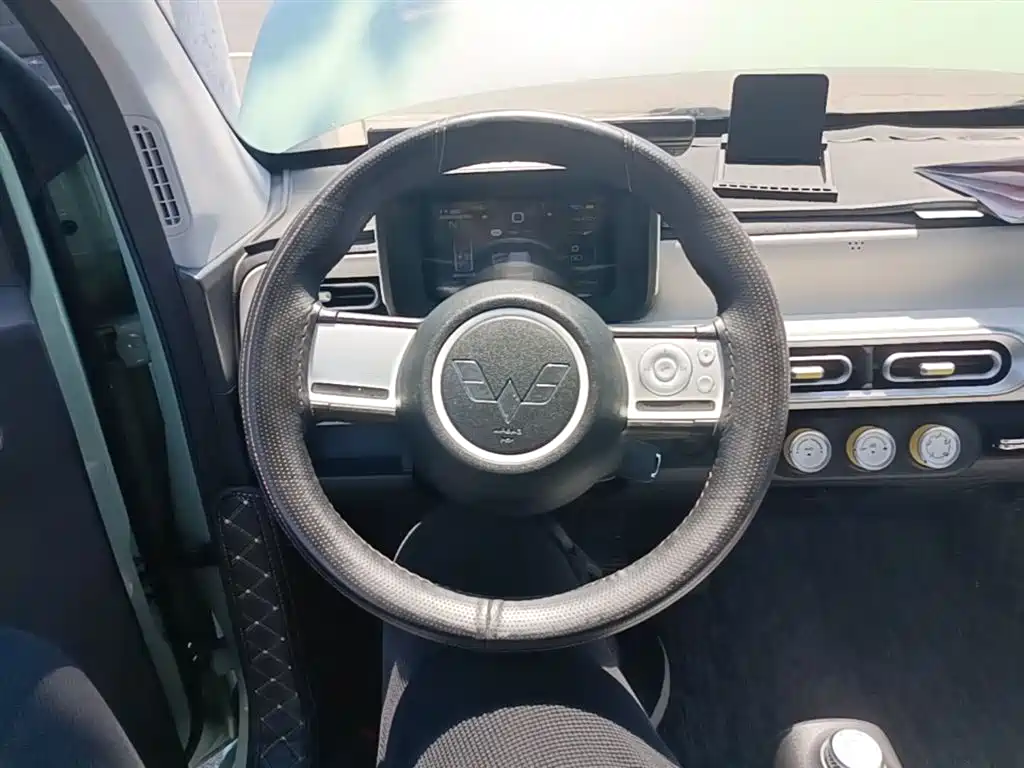 Hongguang MINIEV 2024 third generation 215km youth version купить на сайте DeffCars