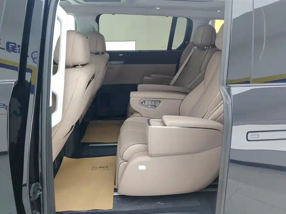 Xpeng X9 2025 pure electric 740 long battery life Max купить на сайте DeffCars