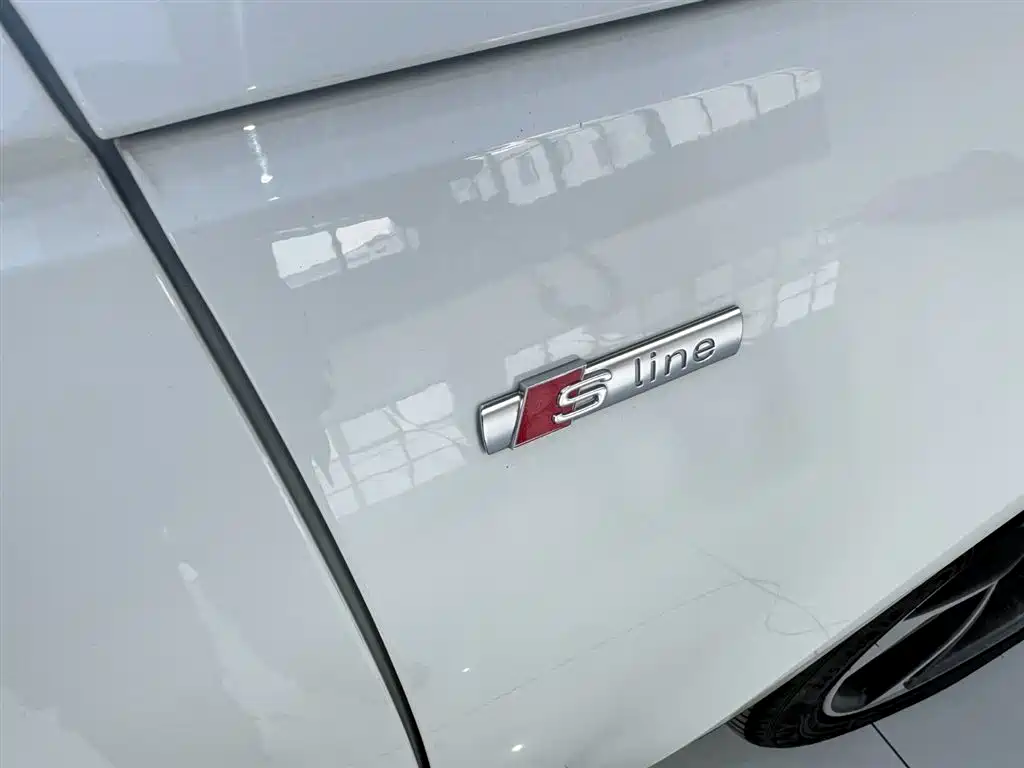 Audi A4L 2018 30th Anniversary Model 40 TFSI Sports купить на сайте DeffCars