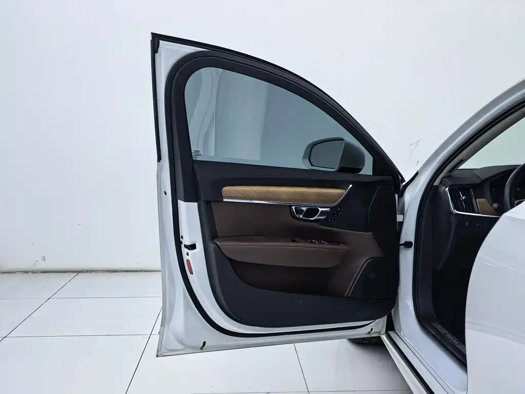 Volvo S90 2020 T5 Zhiyi Luxury Edition купить на сайте DeffCars