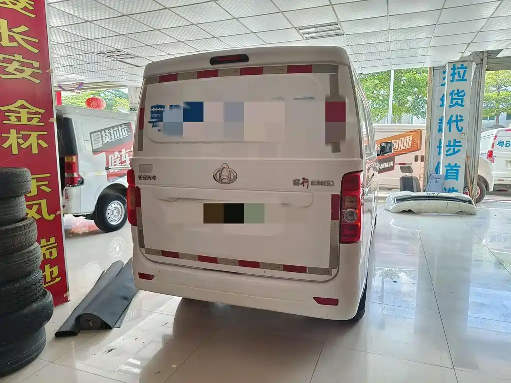 Changan Ruixing EM60 2021 pure electric van transporter 70kW купить на сайте DeffCars