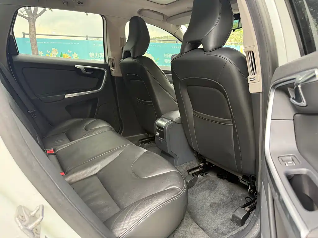 Volvo XC60 2016 T5 Smart Edition купить на сайте DeffCars