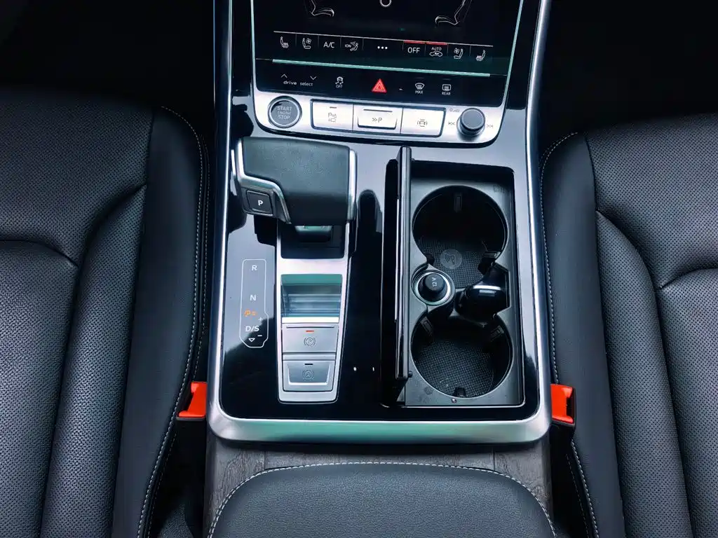 Audi Q8 2024 55 TFSI luxury and dynamic model купить на сайте DeffCars