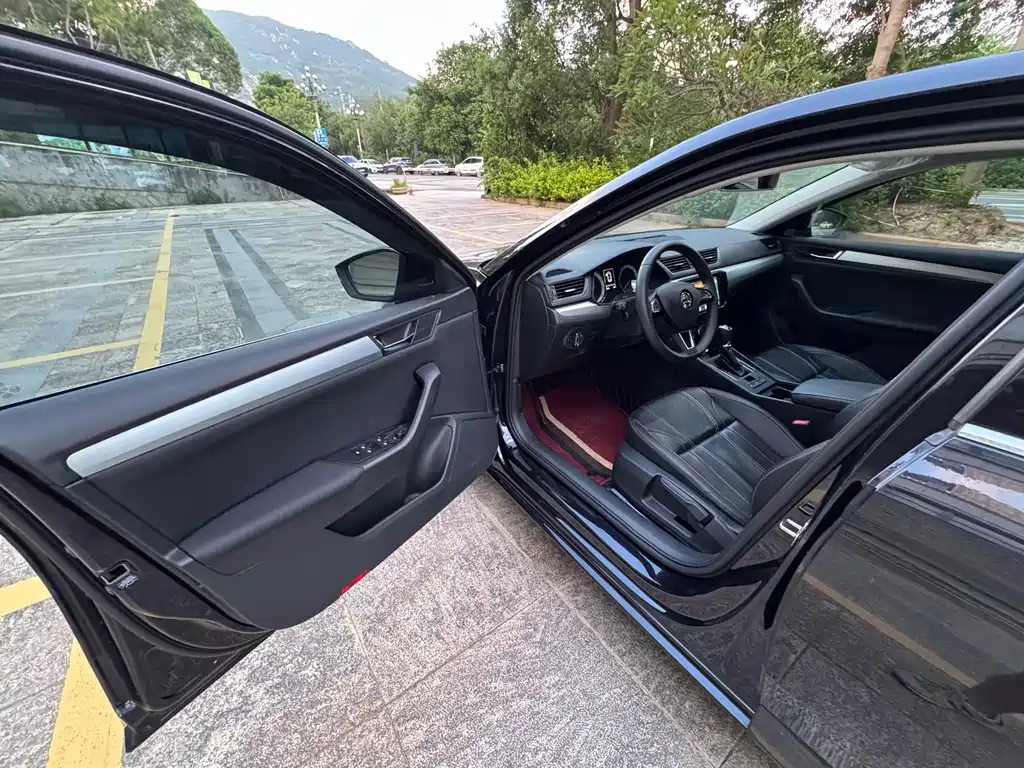 Superb 2018 TSI280 DSG Standard Edition National V купить на сайте DeffCars