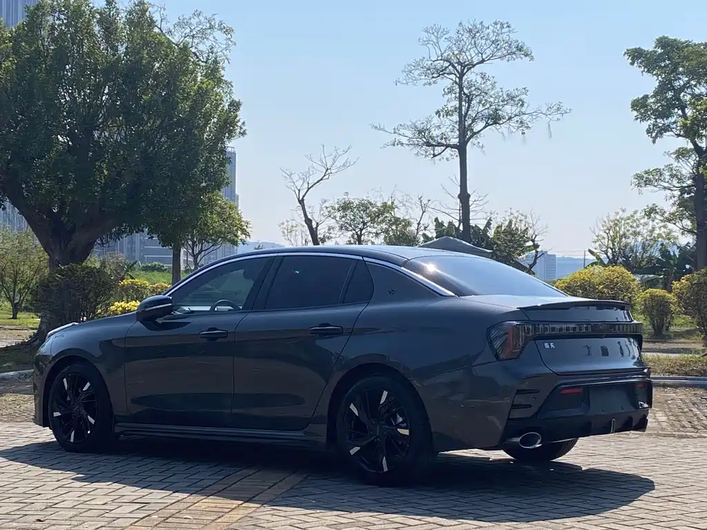 Lynk & Co 03 2023 1.5TD DCT Pro купить на сайте DeffCars