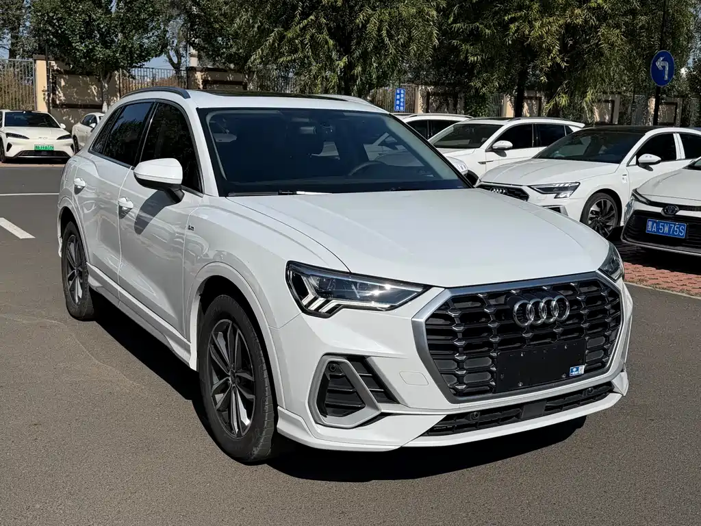 Audi Q3 2022 35 TFSI aggressive and dynamic купить на сайте DeffCars