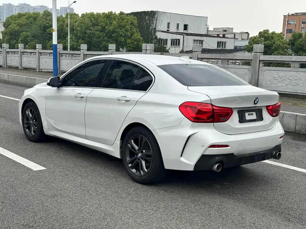 BMW 1 Series 2021 120i M Sports Edition купить на сайте DeffCars