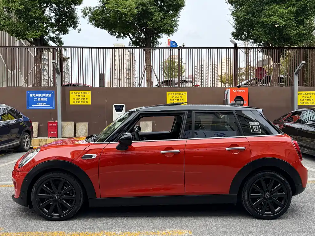 MINI 2018 1.5T COOPER Artist Five-Door Edition купить на сайте DeffCars