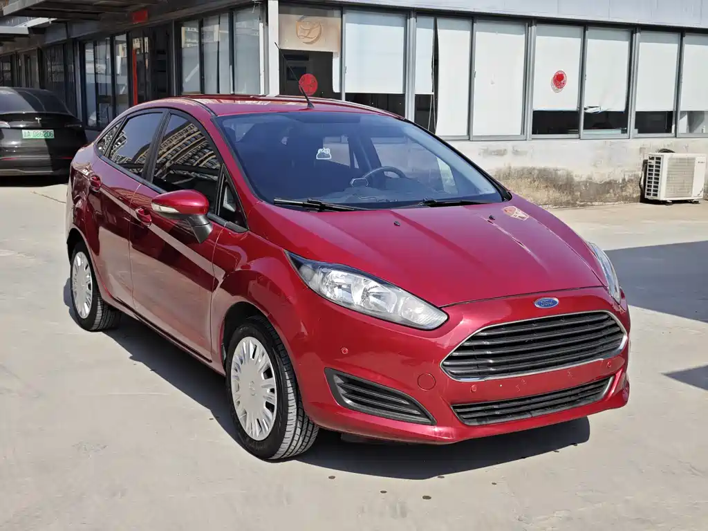 Carnival 2013 Sedan 1.5L Manual Fashion Model купить на сайте DeffCars