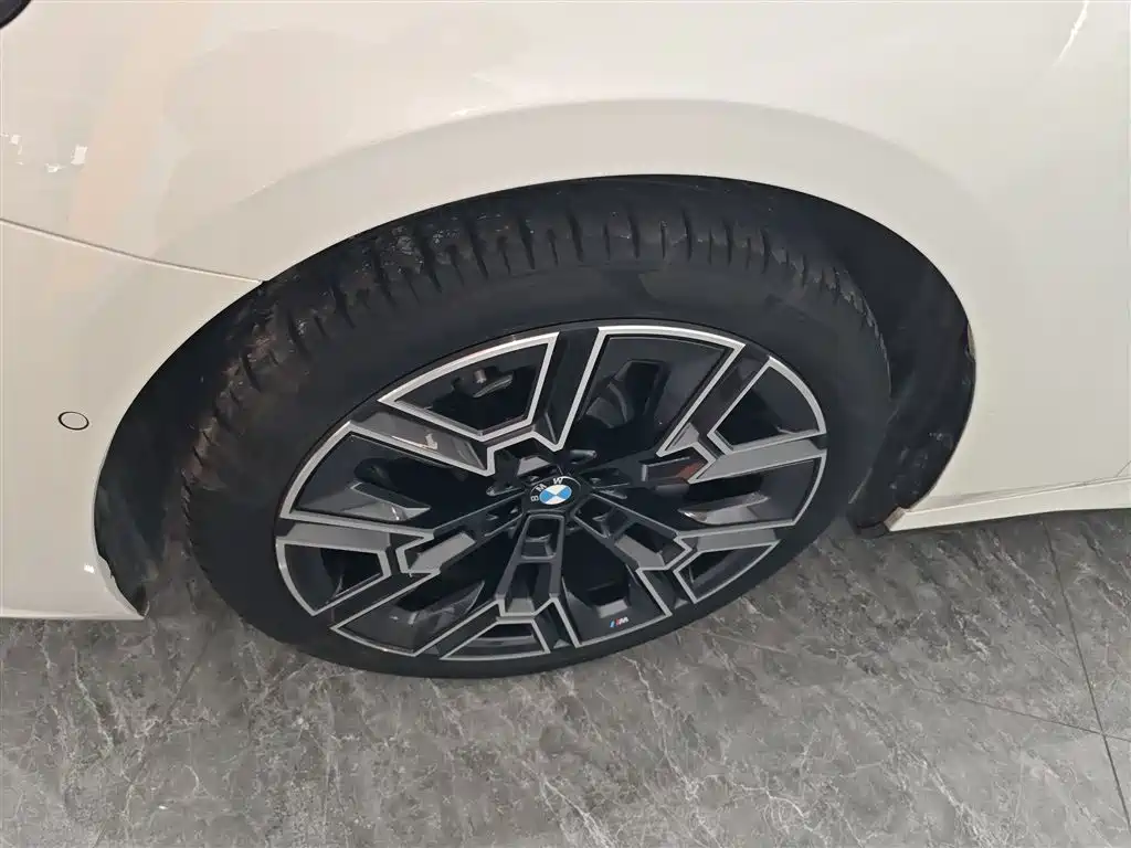 BMW 5 Series 2025 530Li Exclusive M Sports Package купить на сайте DeffCars