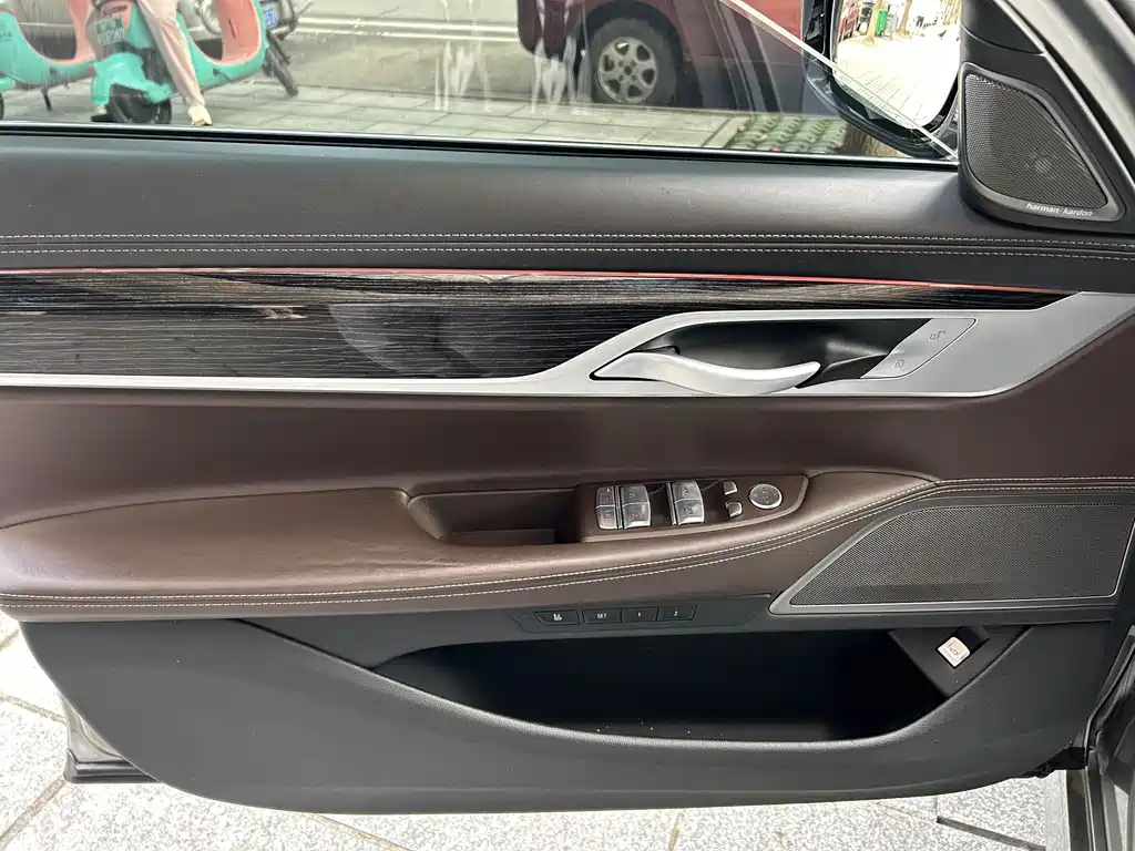 BMW 7 Series 2021款 730Li M运动套装 купить на сайте DeffCars