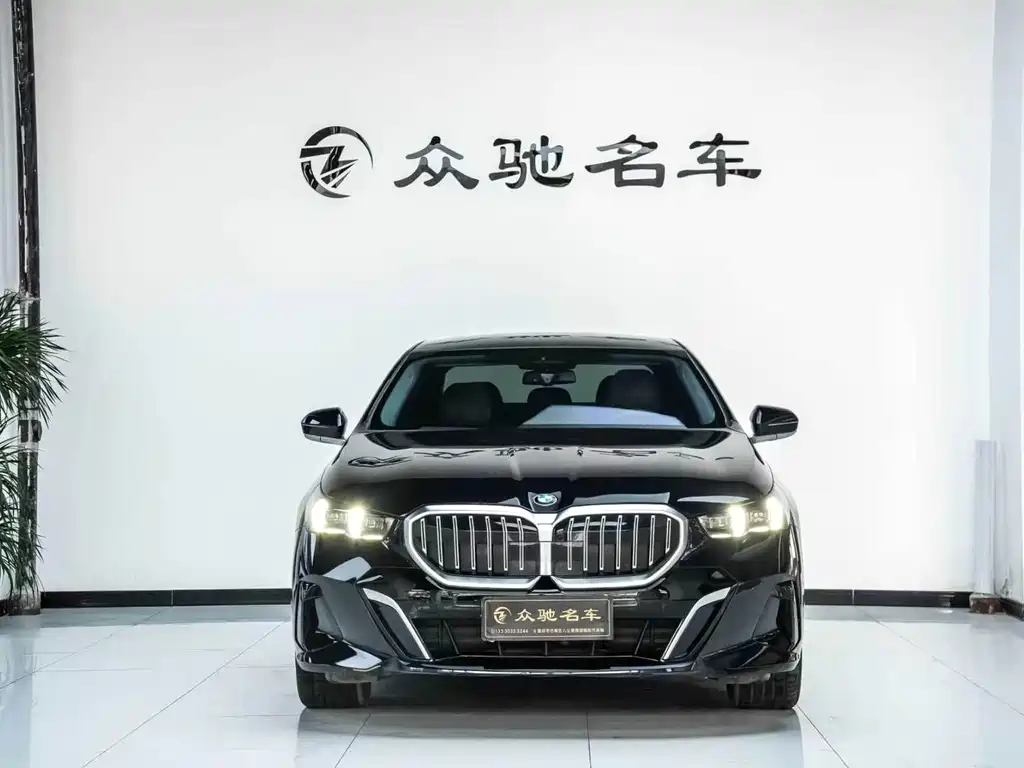 BMW 5 Series 2025 530Li Leading M Sports Package купить на сайте DeffCars