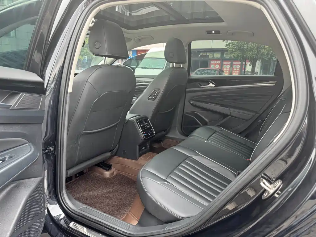 Passat 2023 facelift 330TSI Star Elite Edition купить на сайте DeffCars