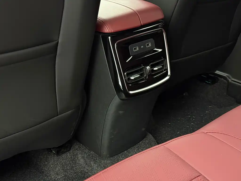 Jietu X70 PLUS 2023 model 1.5T DCT Brave PLUS 5 seats купить на сайте DeffCars