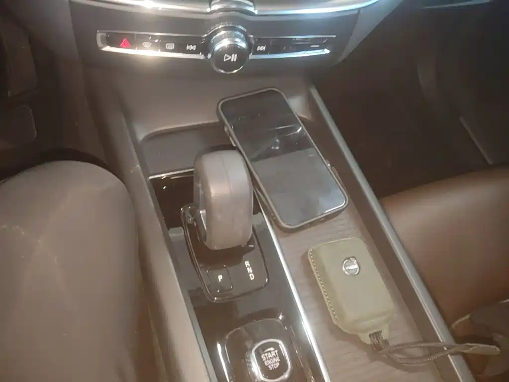 Volvo XC60 2022 B5 four-wheel drive Zhiyi Deluxe Edition купить на сайте DeffCars