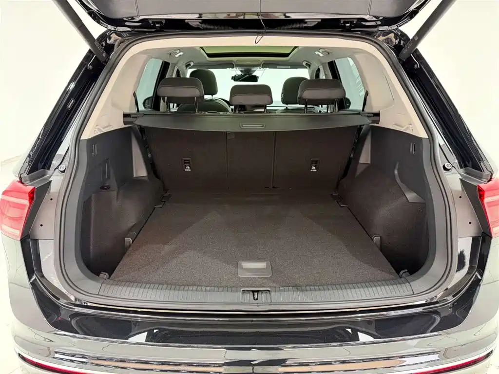 Tiguan L 2024 330TSI automatic two-wheel drive R-Line version купить на сайте DeffCars