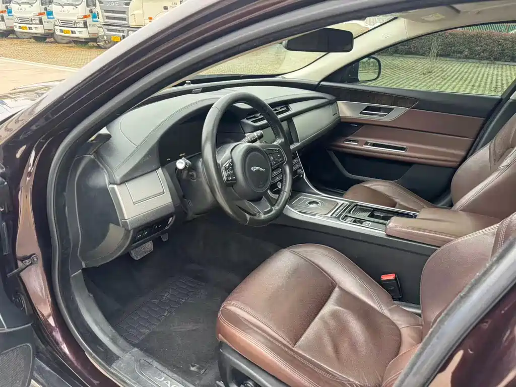 Jaguar XFL 2017 XFL 2.0T 240PS Exclusive Edition купить на сайте DeffCars