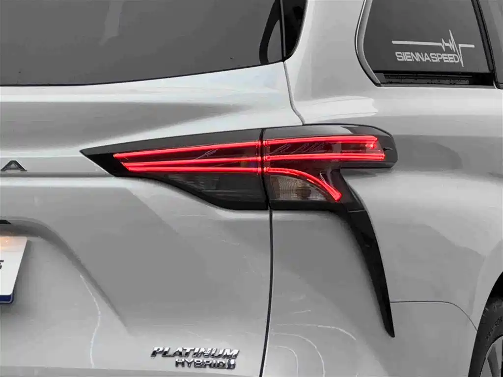 SIENNA 2023 2.5L Hybrid Platinum Edition купить на сайте DeffCars