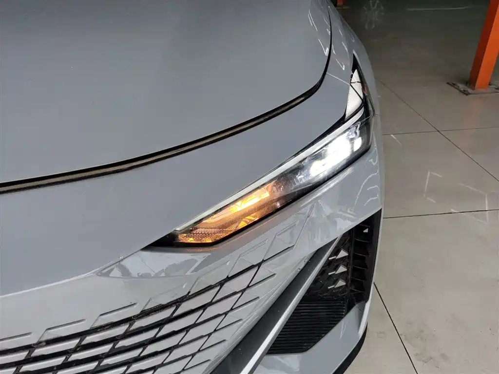 Changan UNI-V 2022 1.5T smart pilot model купить на сайте DeffCars