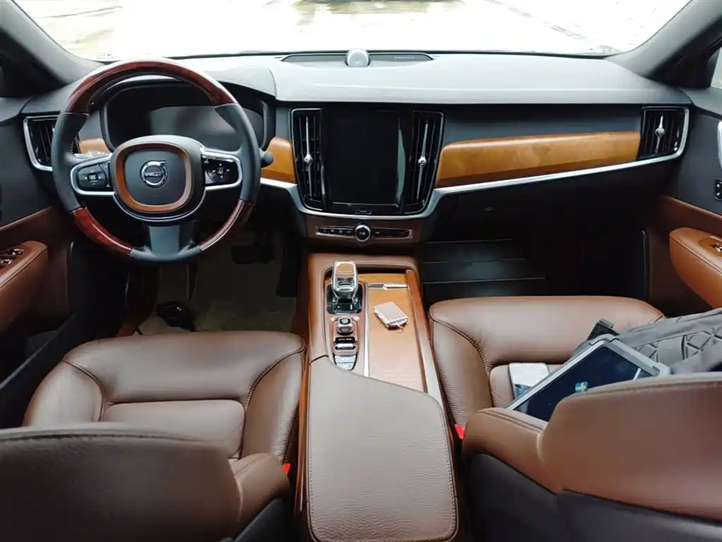 Volvo S90 2021 B5 Zhiyi Luxury Edition купить на сайте DeffCars