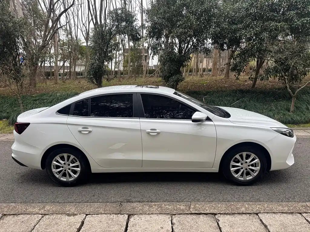 Roewe i5 2024 1.5L CVT Premium Edition купить на сайте DeffCars