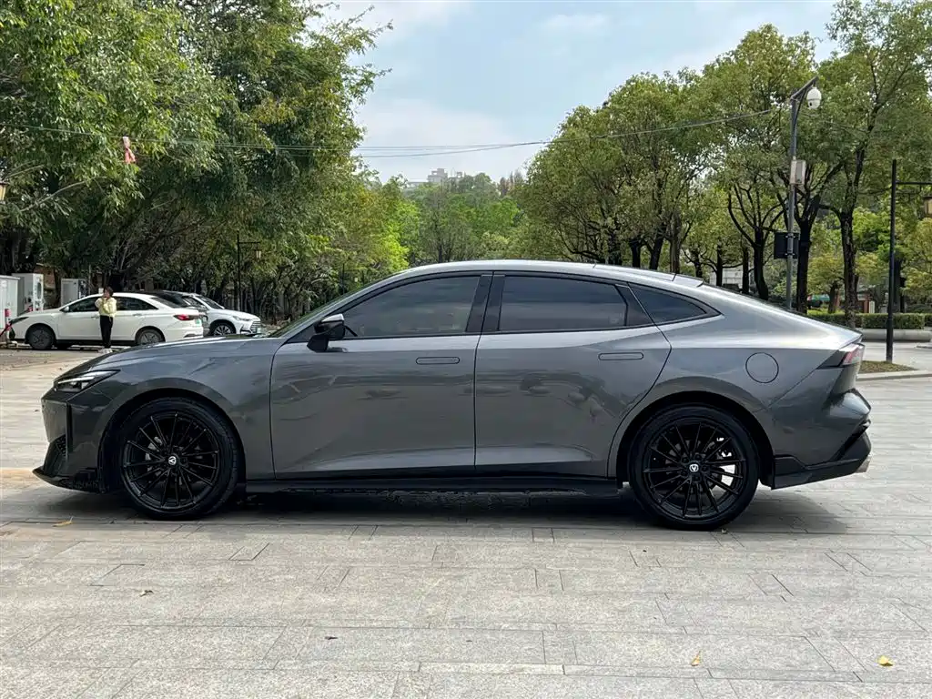Changan UNI-V 2024 1.5T premium model купить на сайте DeffCars