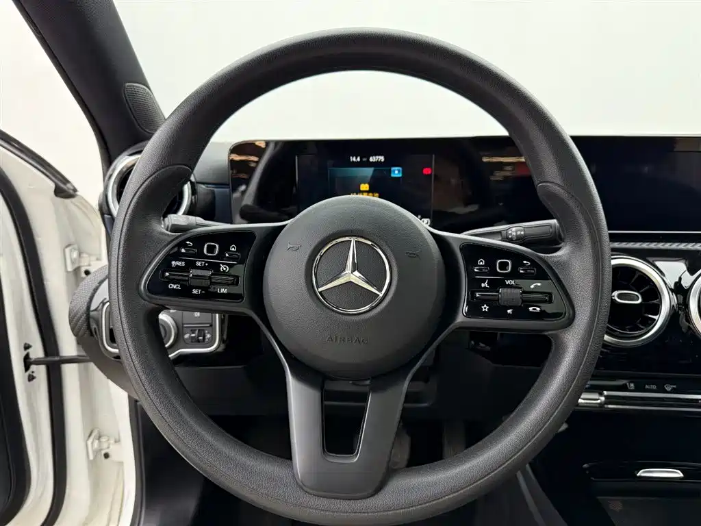 Mercedes-Benz A-Class 2021 A 180 L купить на сайте DeffCars