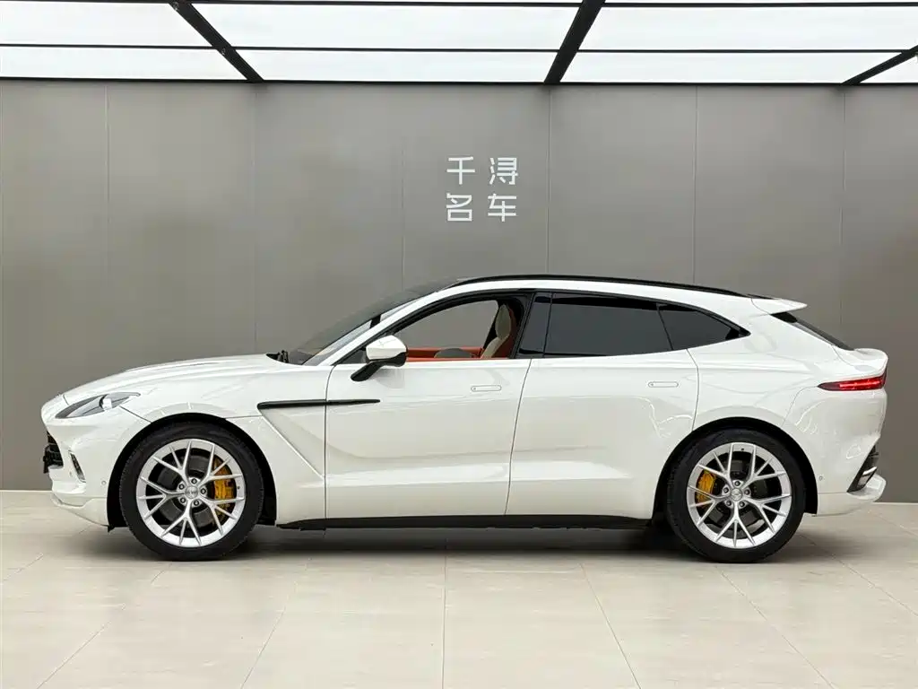 Aston Martin DBX 2020 4.0T V8 купить на сайте DeffCars