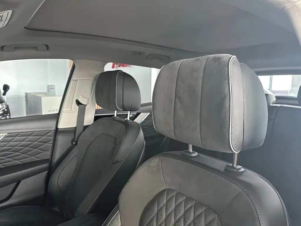 Hongqi HS5 2022 2.0T Zhilian Flagship Edition купить на сайте DeffCars