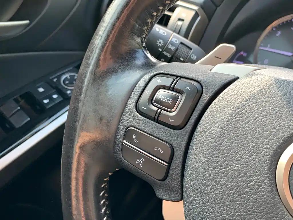 Lexus IS 2017 300 Advanced Edition купить на сайте DeffCars