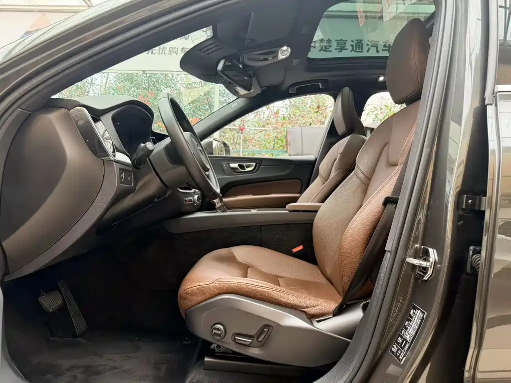 Volvo XC60 2021 T5 four-wheel drive Zhiyi Luxury Edition купить на сайте DeffCars