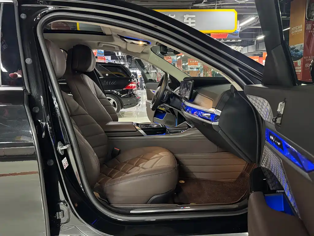 BMW 7 Series 2023 735Li M Sports Package купить на сайте DeffCars