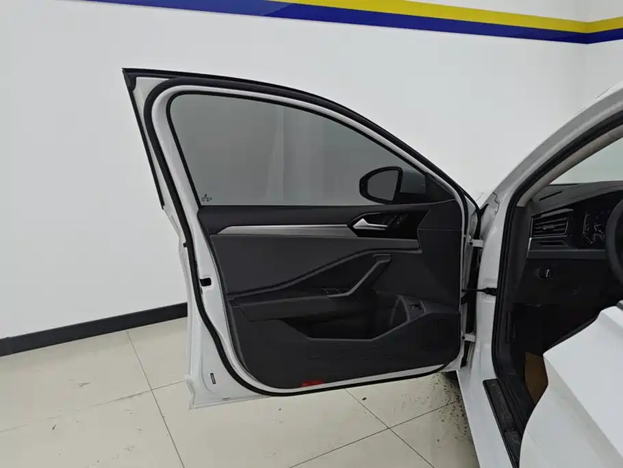 2022 SAGITAR 280TSI DSG Flying Edition купить на сайте DeffCars