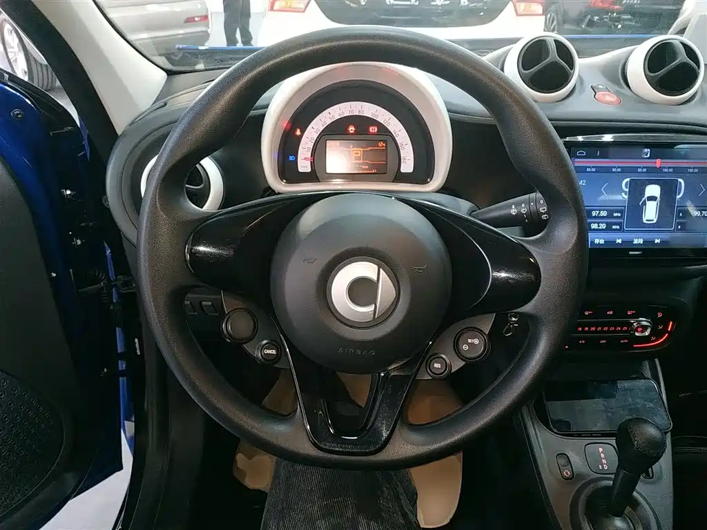 smart forfour 2016 1.0L 52kW smart version купить на сайте DeffCars