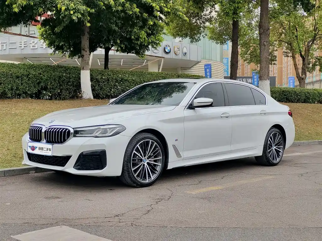 BMW 5 Series 2023 530Li Leading M Sports Package купить на сайте DeffCars