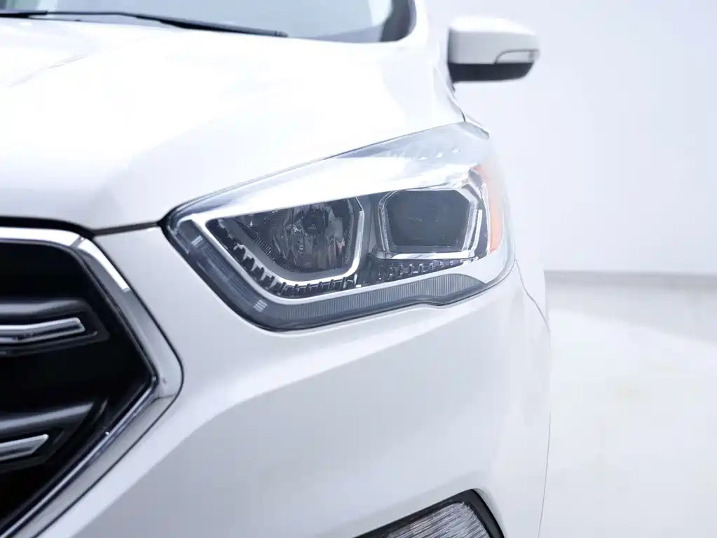 Escape 2019 EcoBoost 180 two-wheel drive platinum airfoil National VI купить на сайте DeffCars