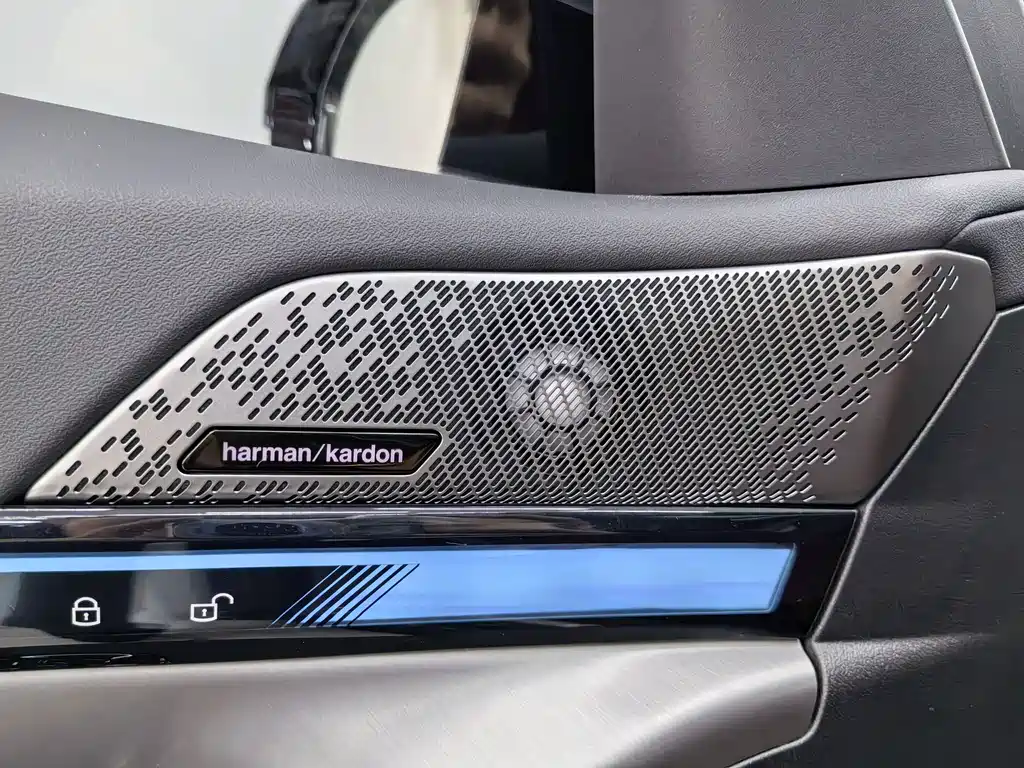 BMW 5 Series 2025 530Li Leading M Sports Package купить на сайте DeffCars