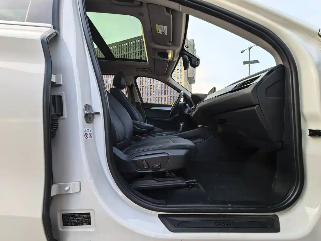BMW X1 2019 sDrive20Li leading model купить на сайте DeffCars